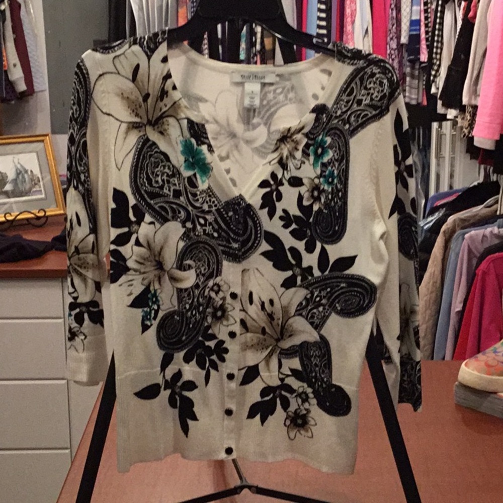 White House Black Market Cardigan. Floral pattern Cream/black. Size S. Like new